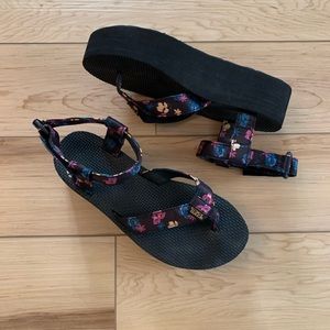 Platform Teva sandals